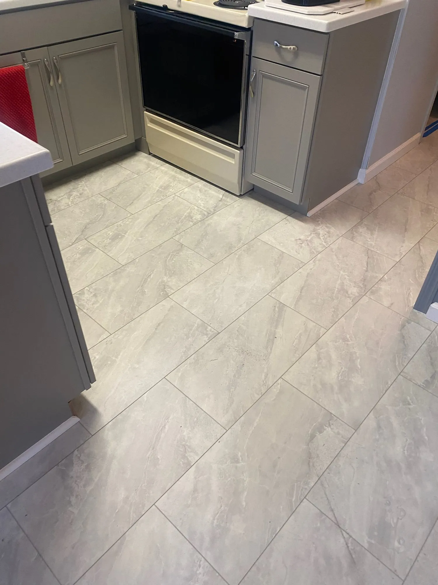 Stone-look vinyl tile in the kitchen