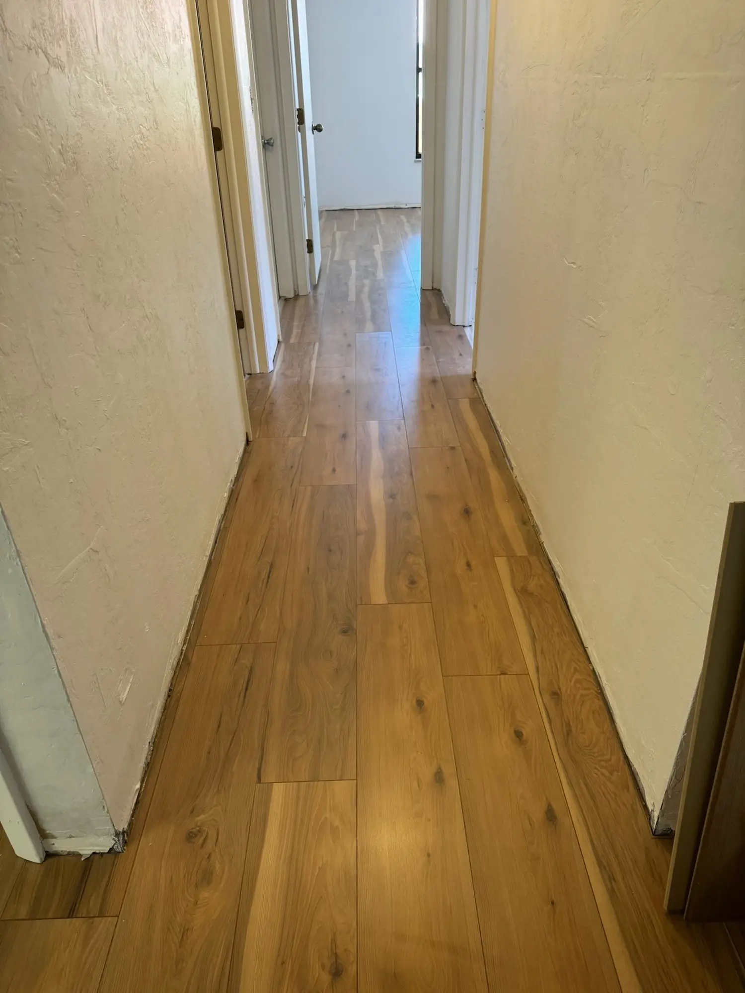 Hickory-look plank, kitchen to bedrooms