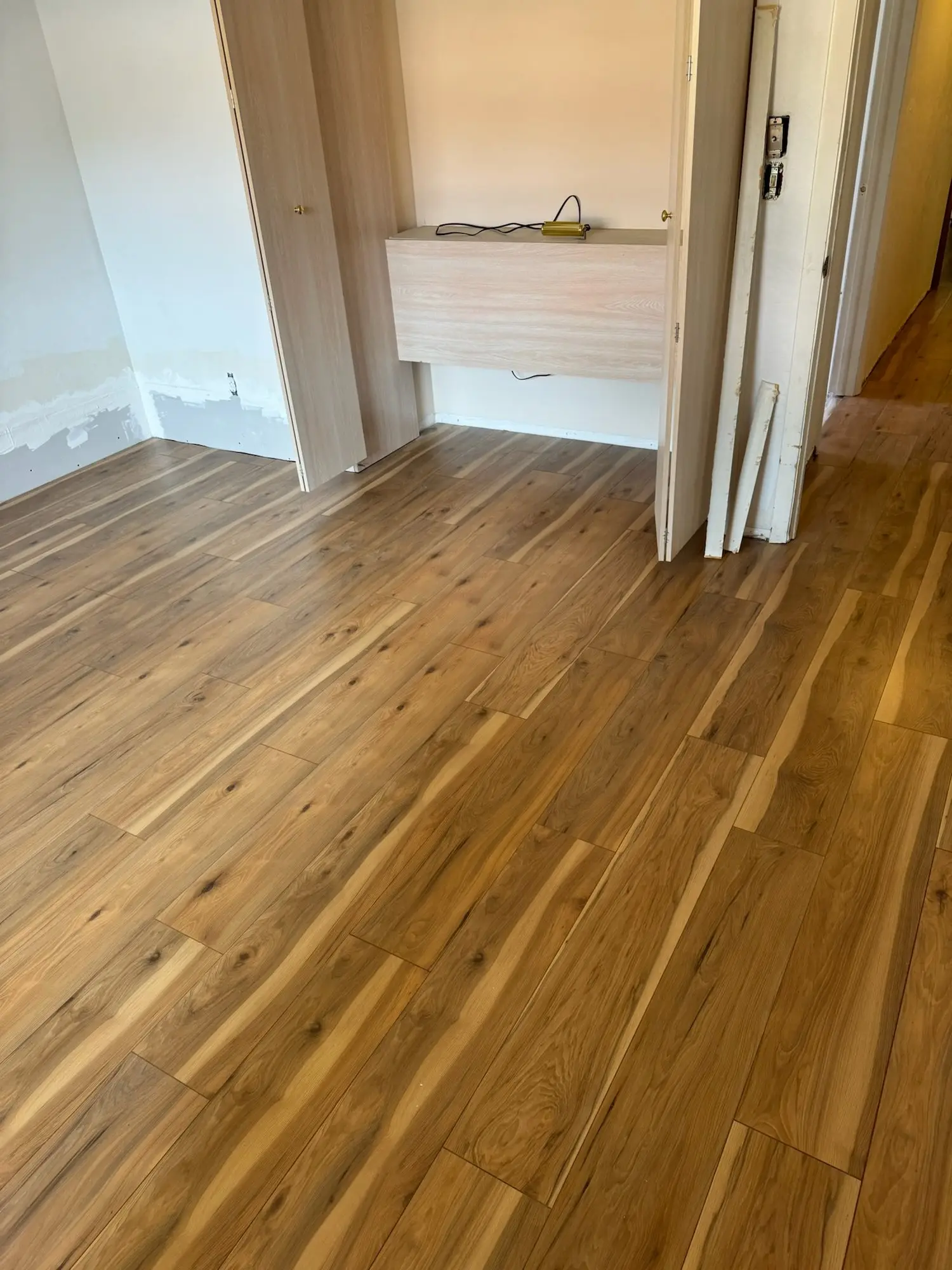 Hickory-look plank, kitchen to bedrooms