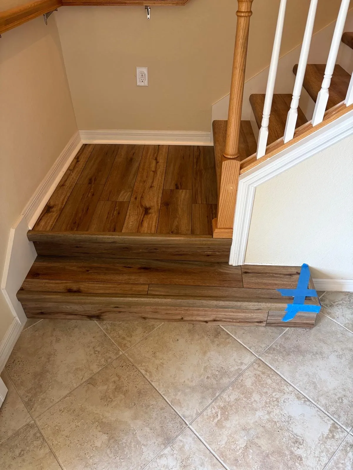 Landing and lower steps going in